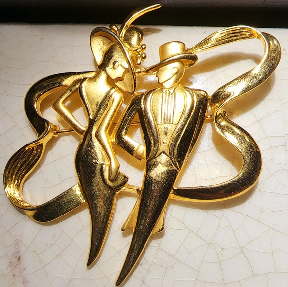 Vintage JJ gold lady and gentlemen dating, night out on the town brooch - Picture 3 of 7
